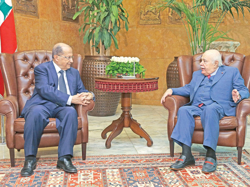 الرئيس عون ونائب رئيس مجلس الوزراء السابق عصام فارس في قصر بعبدا أمس   (دالاتي ونهرا)