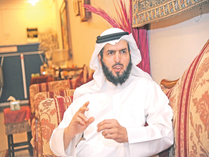 عادل الدمخي    (تصوير عبدالله الخلف)