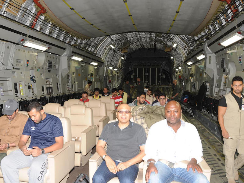 أهالي الطلبة في الطائرة العسكريةn