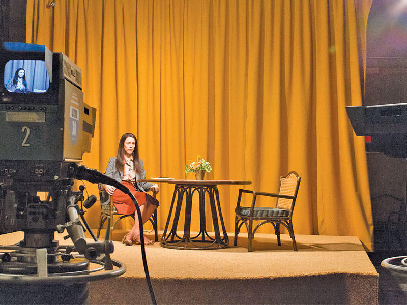 ريبيكا هول في مشهد من الفيلم