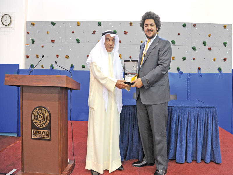 الأمين العام للأمم المتحدة الطلابي يكرم بشارة