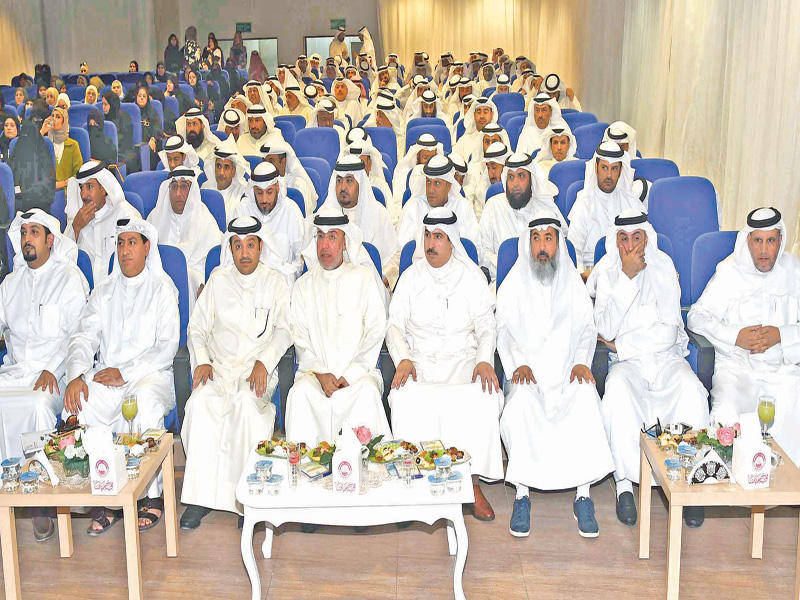 الحويلة والكندري والمشعان خلال اجتماع مديري ومديرات المدارس الخاصة أمس