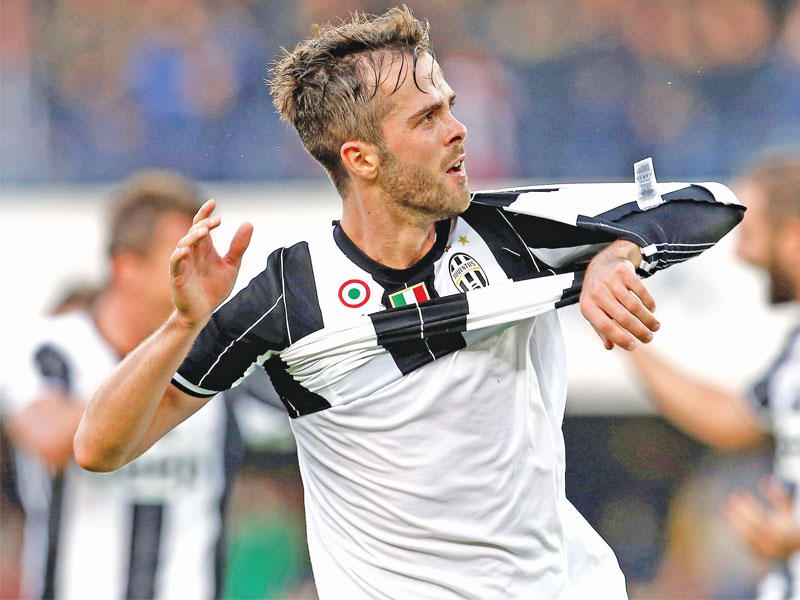 بيانيتش يحتفل بهدف الفوز في مرمى كييفو