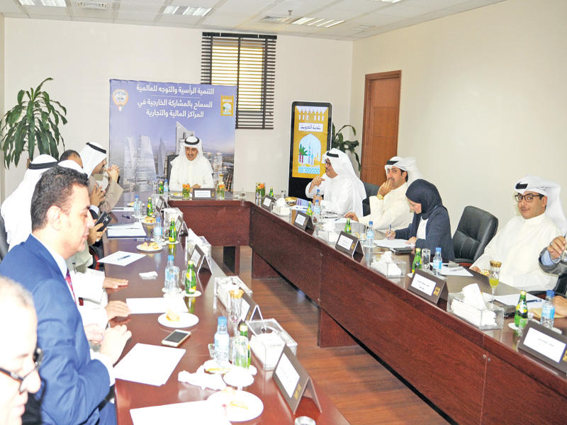 جانب من المؤتمر الصحافي لمدير البلدية