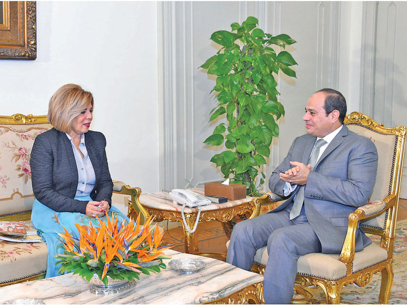 الرئيس السيسي يستقبل المرشحة المصرية لمنصب المدير العام لليونسكو مشيرة خطاب أمس
