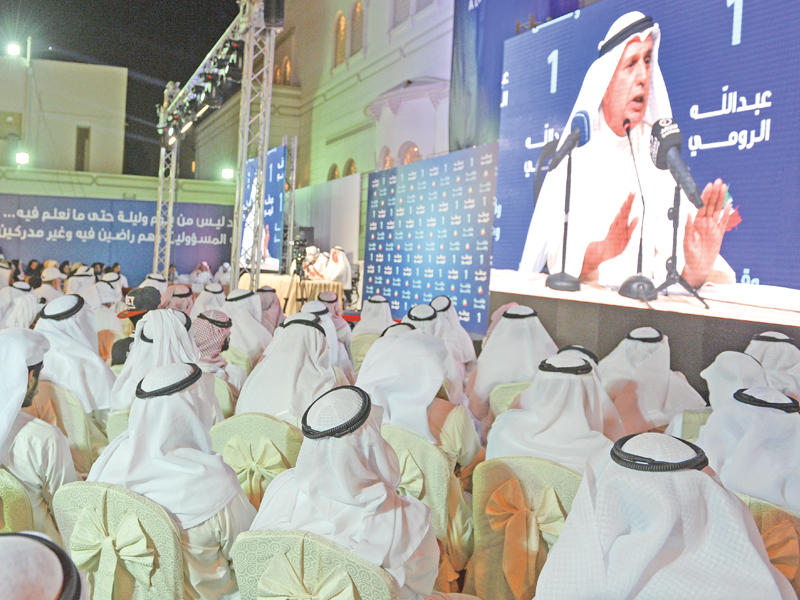 جانب من الحضور في ندوة «المشاركة والمقاطعة»t(تصوير نوفل إبراهيم)