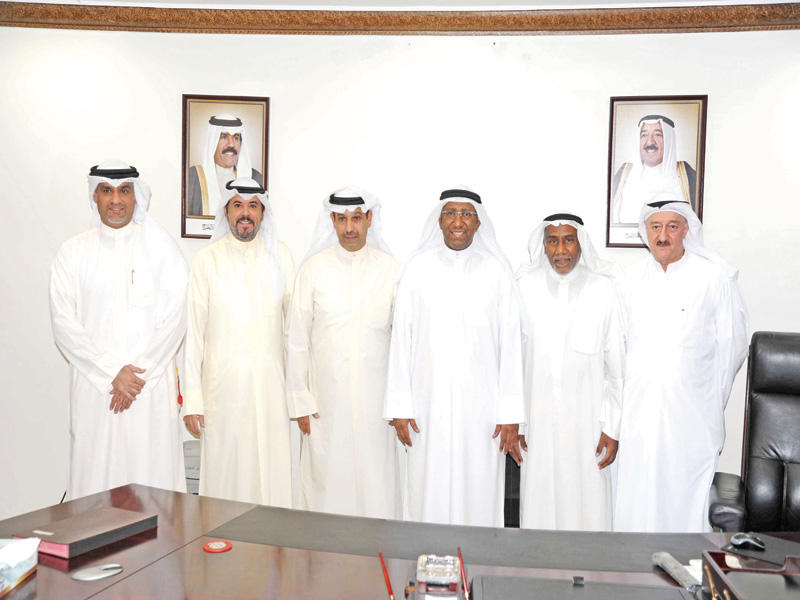 فليطح يتوسط أعضاء اللجنة المؤقتة لادارة اتحاد كرة السلة