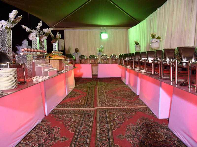 بوفيهات فاخرة للناخبين