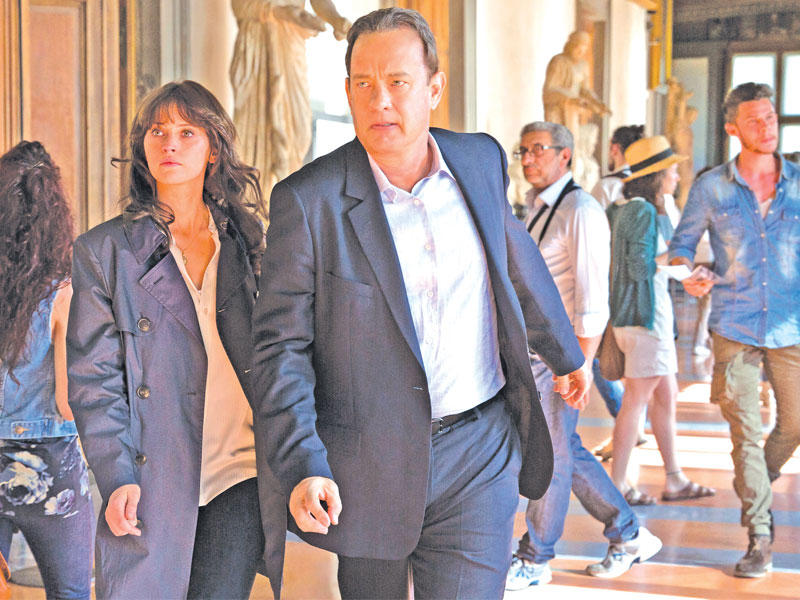 فيليستي جونز وتوم هانكس 