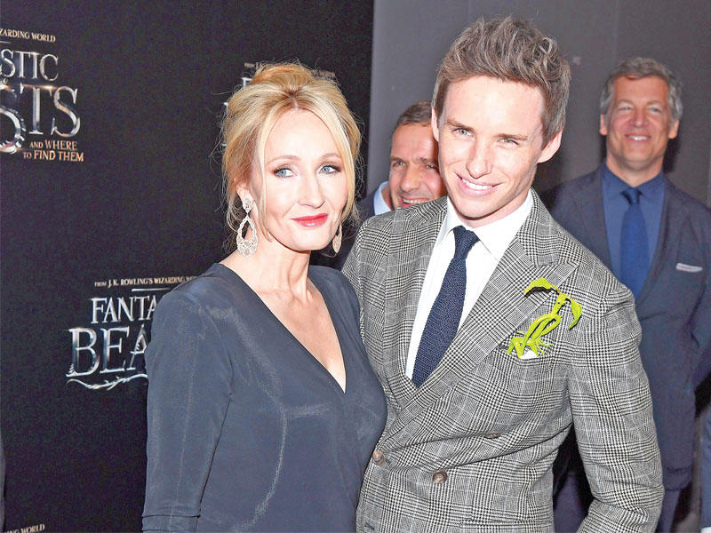 رولينغ وإيدي ريدماين في الافتتاح 