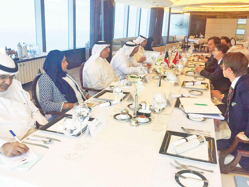 جانب من لقاء المسؤولين في وزارتي الخارجية في الكويت وسويسرا