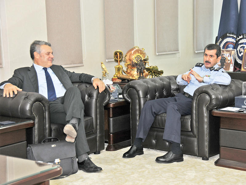 المكراد مستقبلاً مدير الشركة الإيطالية