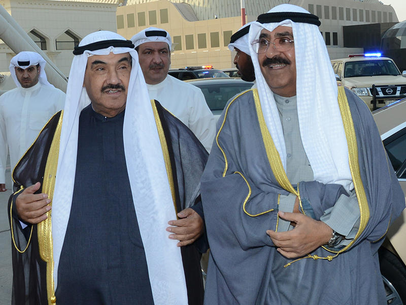 نائب رئيس الحرس الوطني الشيخ مشعل الأحمد وسمو الشيخ ناصر المحمد خلال توجههما إلى الرياض