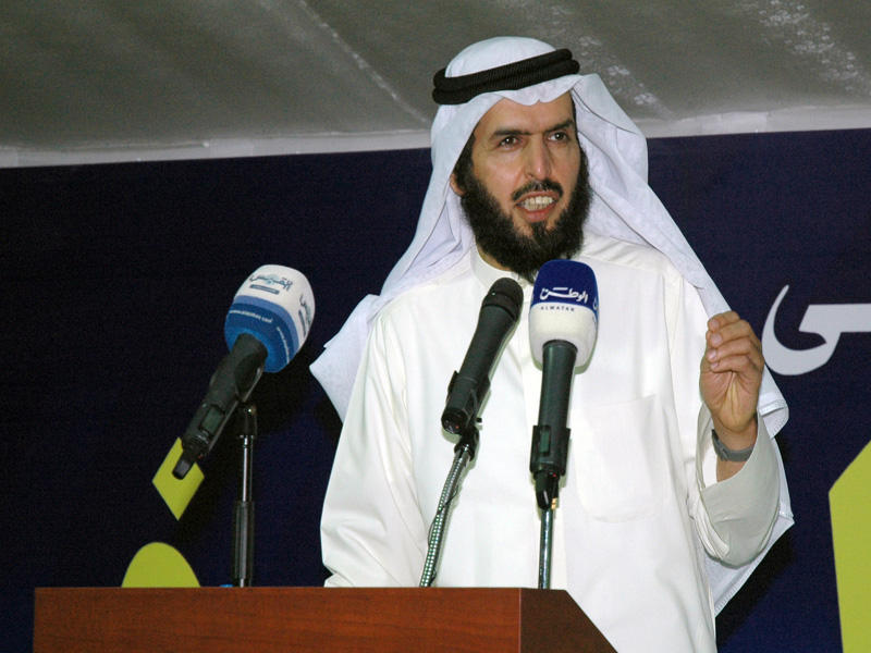 الدمخي متحدثاً في افتتاح مقره