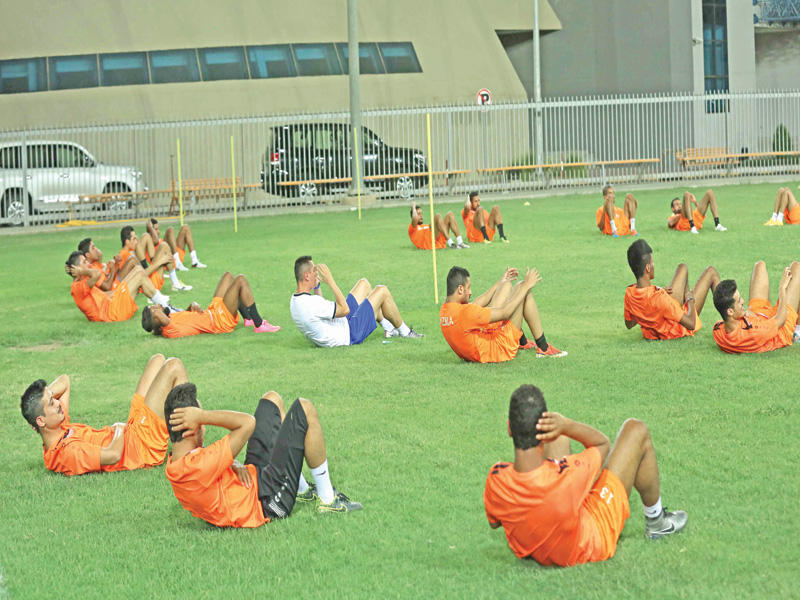 فريق كاظمة في تدريب سابق... وفي الإطار أسعد البنوان