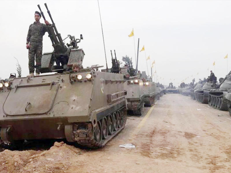 جانب من استعراض «حزب الله» في القصير أمس الأول t(وسائل التواصل)