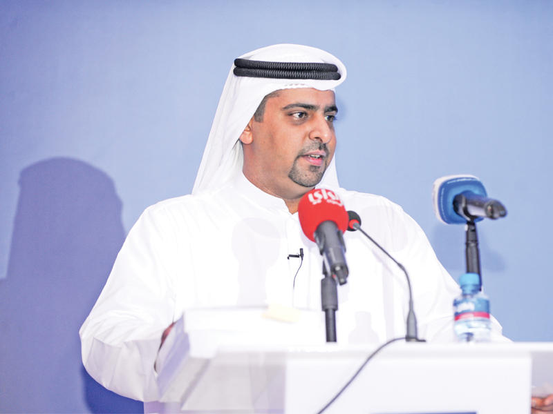 النصف متحدثاً خلال الندوة