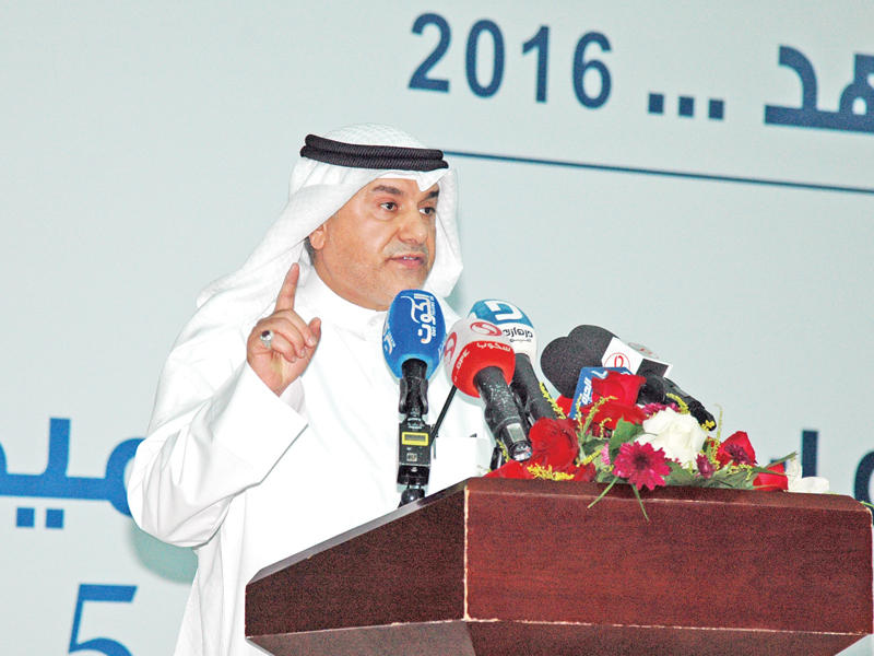 التميمي متحدثاً في الندوة