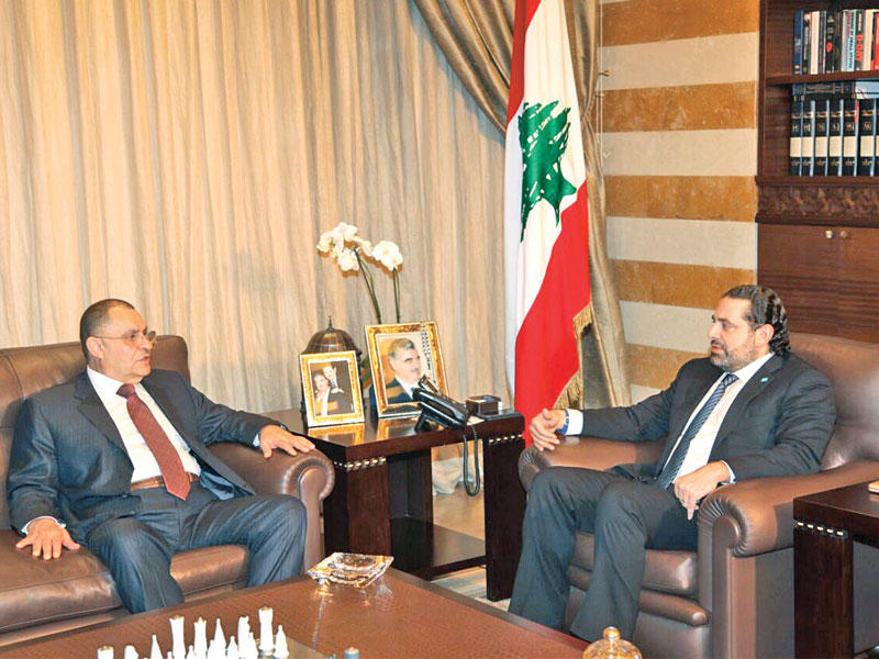 الحريري مستقبلاً الصقر في بيت الوسط ببيروت أمس الأول