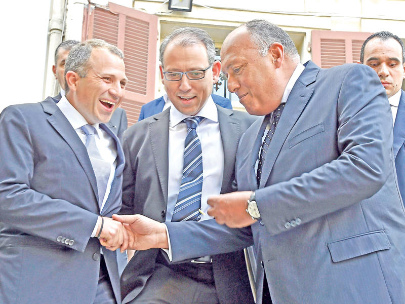 باسيل إلى جانب وزير الخارجية المصري سامح شكري في قصر المهاجرين أمس  (اي بي ايه)