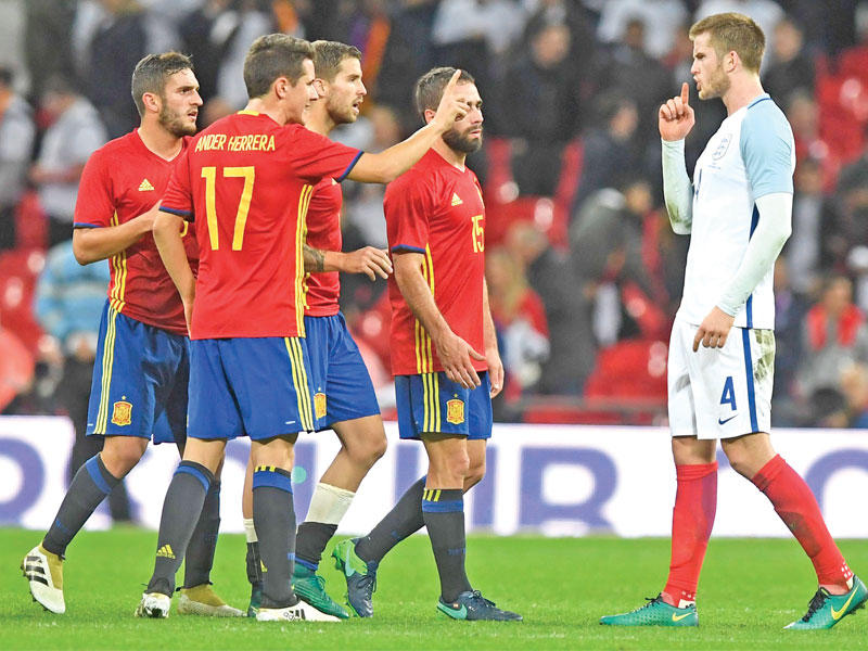 جانب من مباراة إسبانيا وإنكلترا