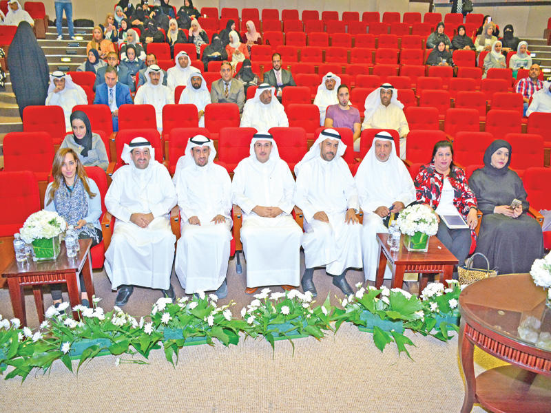الرشيد والمرشد والمخيزيم وهدى المطيري ونجيبة دشتي في حفل المبادرة الوطنية أمس