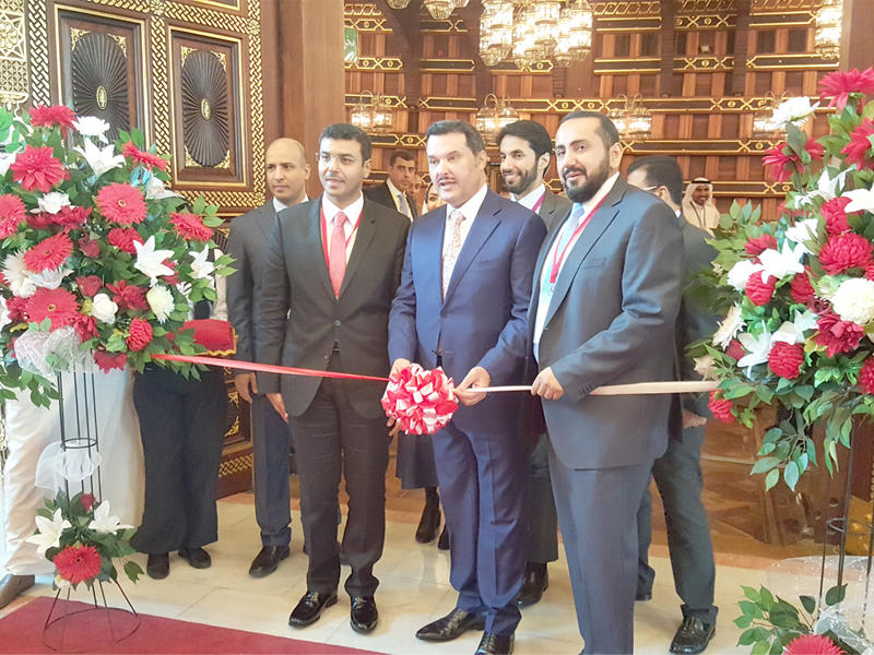 وكيل الوزارة المساعد لشؤون الخدمات الطبية المساندة الدكتور جمال الحربي اثناء افتتاح فعاليات المؤتمر الكويتي ال39 لجراحات الانف والاذن والحنجرة والمؤتمر الثاني لجراحات الجيوب الانفية وقاع الجمجمة