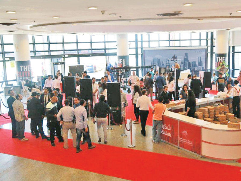 جانب من أحد المعارض