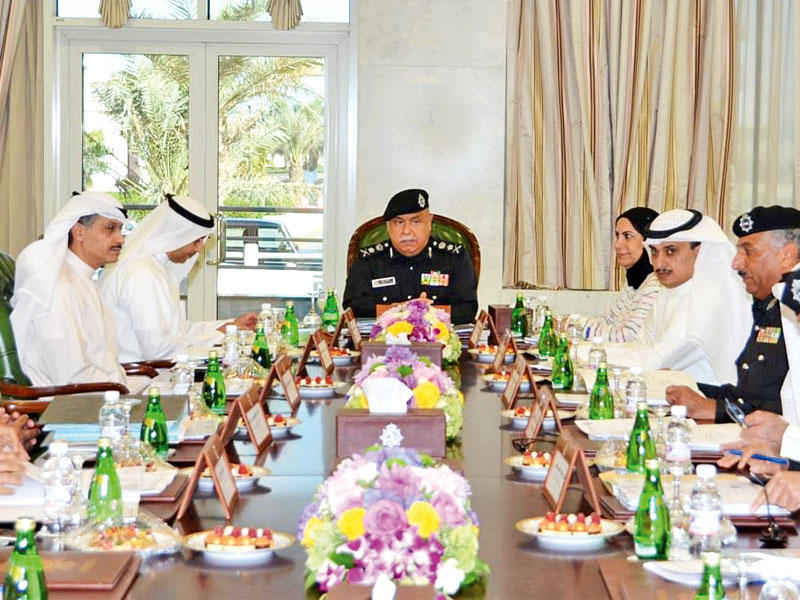 الفهد مترئساً الاجتماع