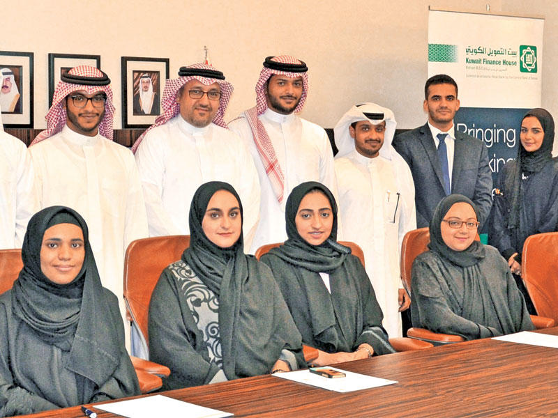 مشاركون في الملتقى