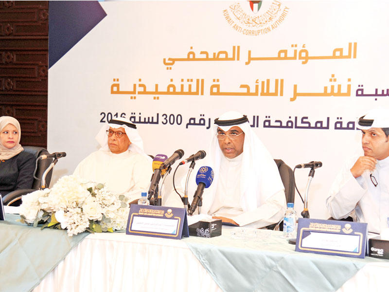 المتحدثون في مؤتمر «مكافحة الفساد» أمس