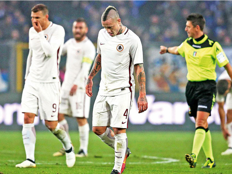 خيبة أمل لاعبي روما بسبب الهزيمة