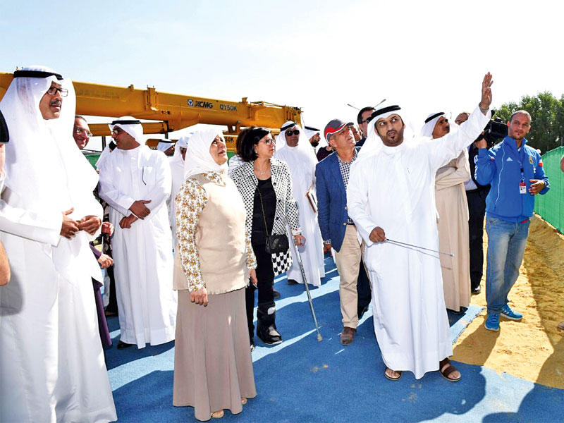 الصبيح خلال جولتها في مشروع بنك الدم بمنطقة العدان