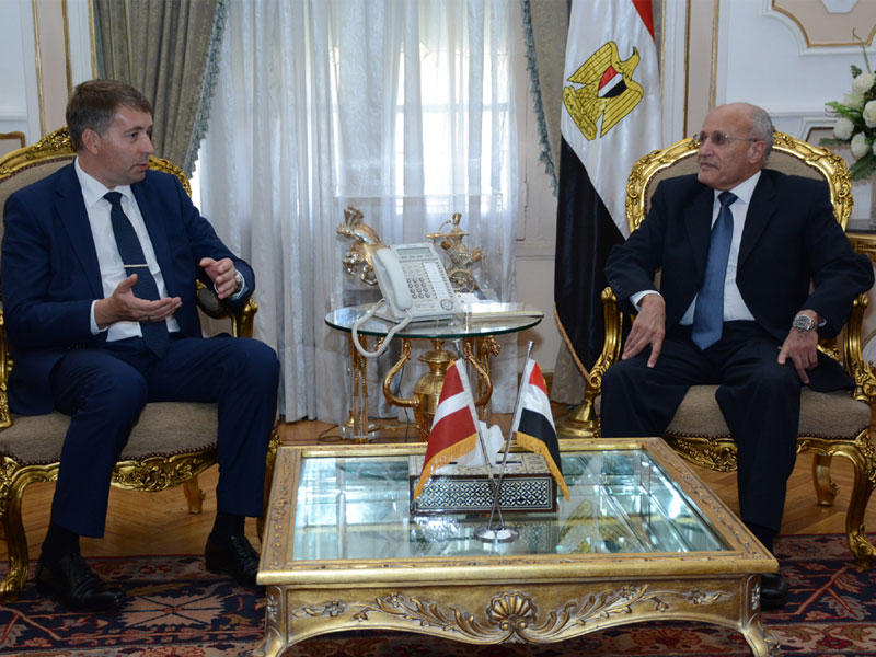 وزير الدولة للإنتاج الحربي للواء د.-محمد سعيد-العصار و وزير النقل لدولة لاتفيا أولديس أوجوليس 