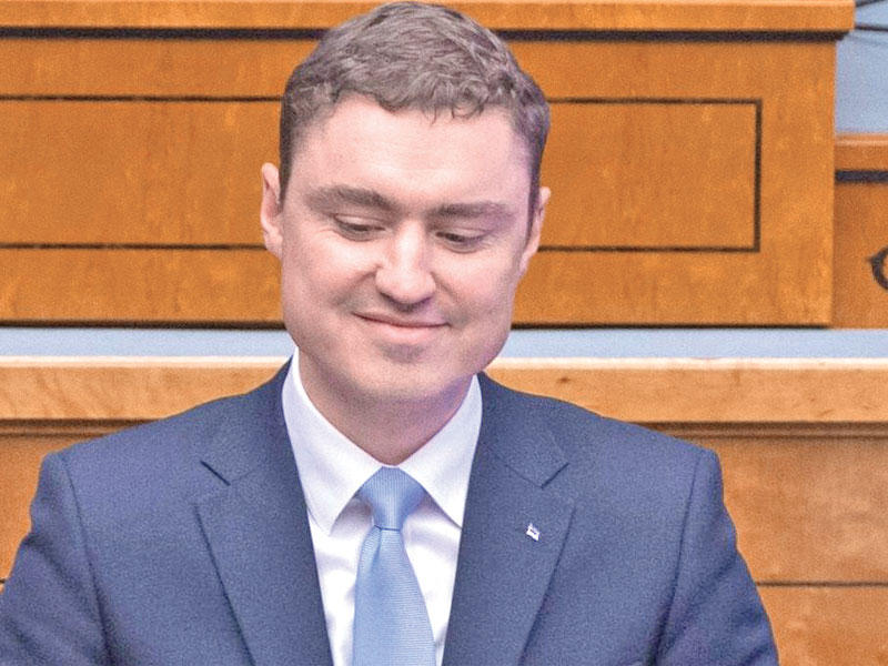 زعيم حزب الوسط يوري راتاس 