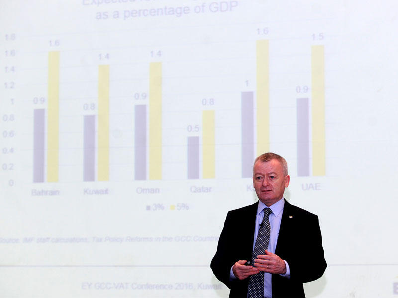 سكستون متحدثاً في المؤتمر