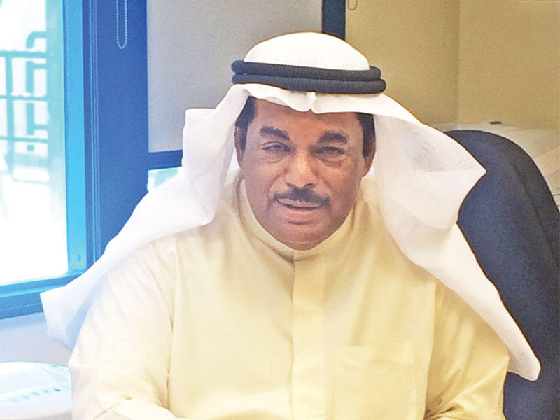 ياسين الياسين رئيس قسم الإعلام في كلية الاداب بجامعة الكويت