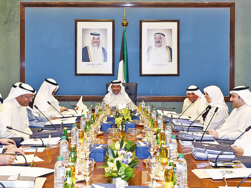 المبارك مترئساً اجتماع مجلس الوزراء أمس