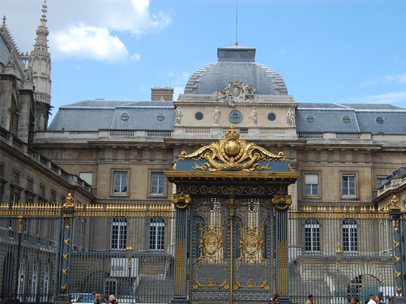 محكمة باريس