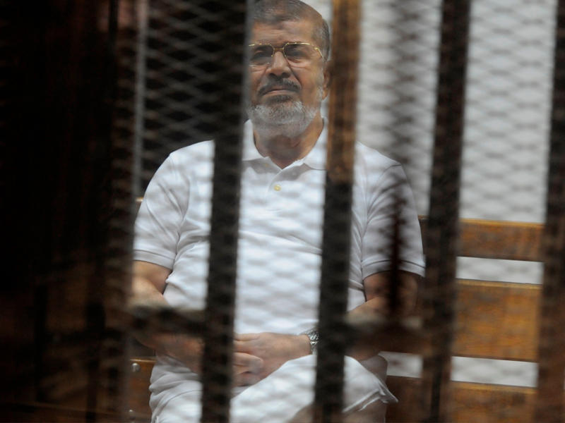 صورة أرشيفية لإحدى جلسات محاكمة الرئيس المصري المعزول محمد مرسي 