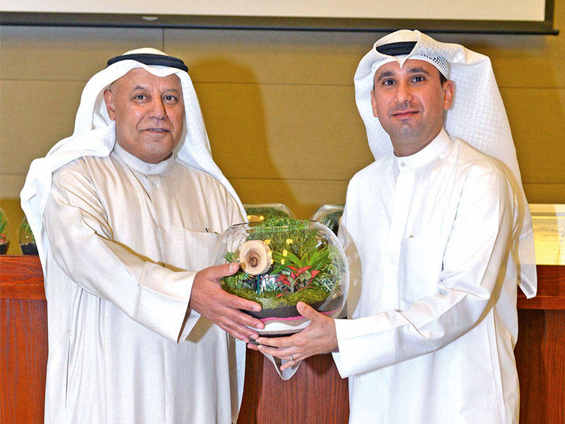 الخرافي مكرماً بنك بوبيان