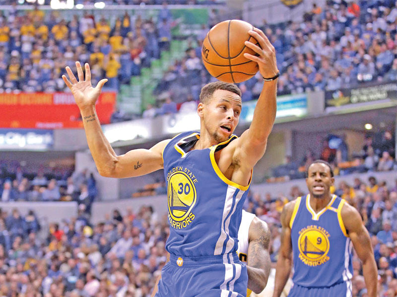 كوري خلال مواجهة غولدن ستيت وبيسرز