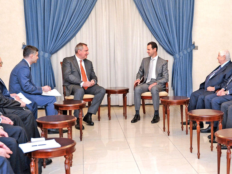 الأسد مستقبلاً الوفد الروسي في دمشق أمس (أ ف ب)