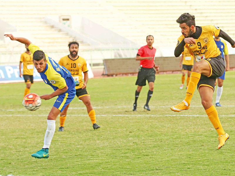 جانب من مباراة القادسية والساحل