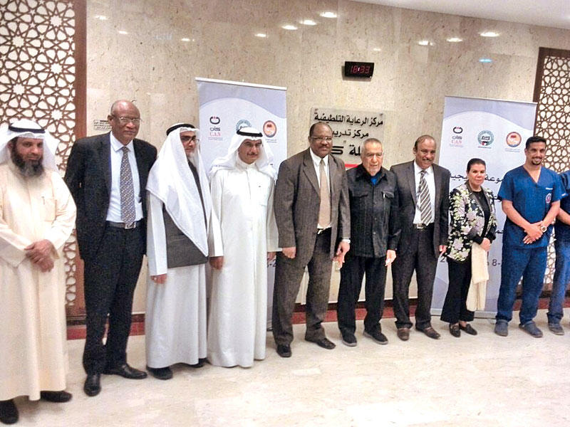 رئيس مجلس إدارة الحملة الوطنية للتوعية بالسرطان (كان) د. عبدالرحمن العوضي والسفير السوداني والصالح وعدد من الحضورn
