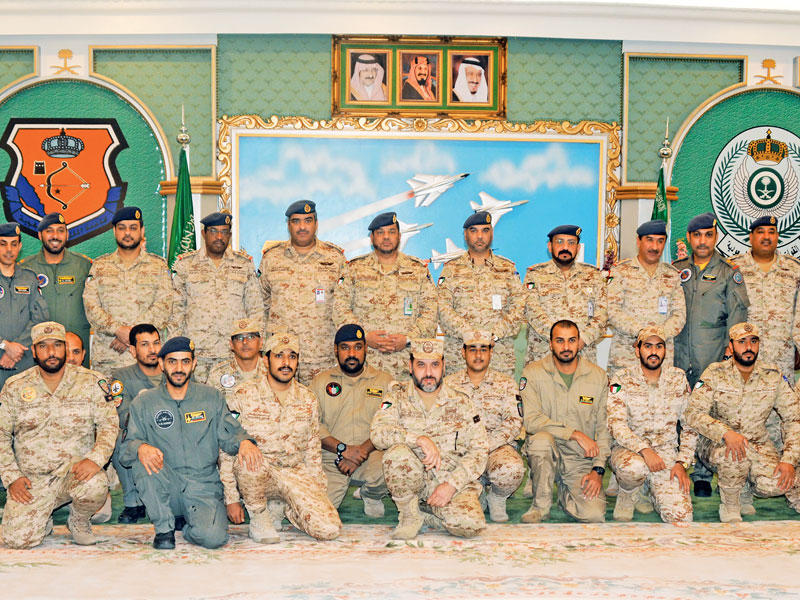 الفودري مع أفراد القوة الجوية الكويتية