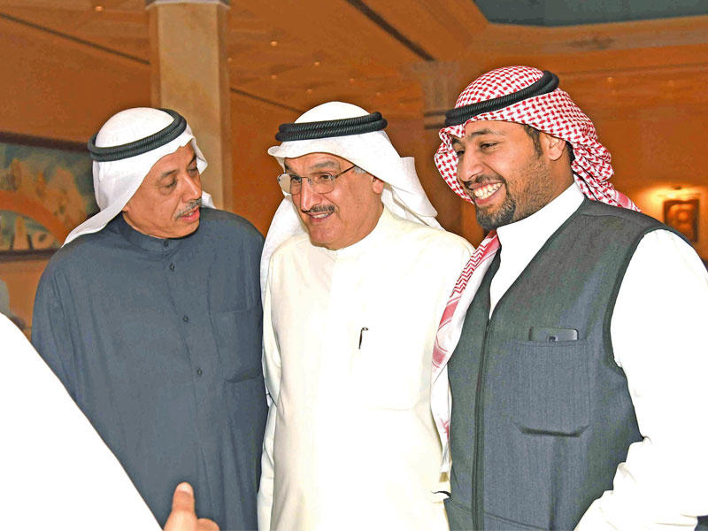 العوضي خلال استقبال ناخبي «الأولى»