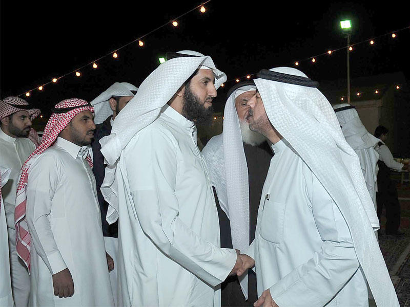 مرشح الدائرة الرابعة علي الدقباسي  مستقبلاً الناخبين