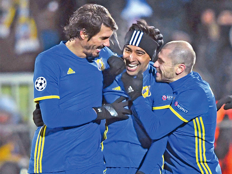 فرحة لاعبي روستوف بعد أحراز الهدف الثالث في مرمى بايرن