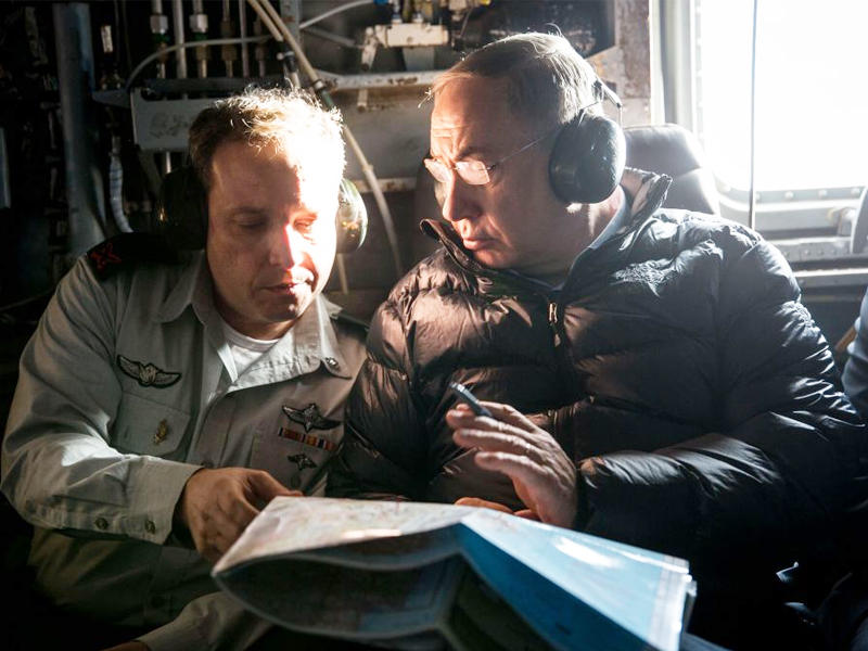 نتياهو في جولة فوق المناطق المحترقة